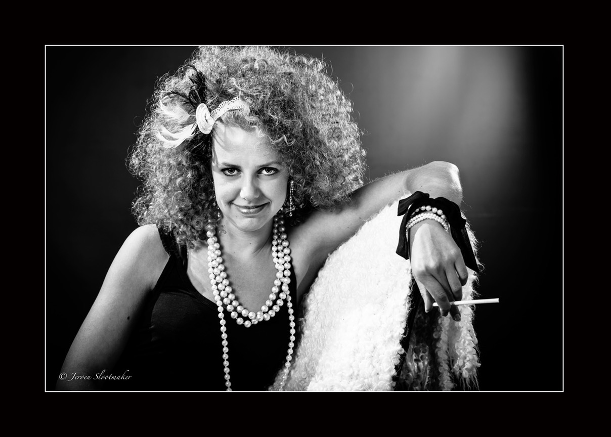Jo�lle Burlesque B&W Small